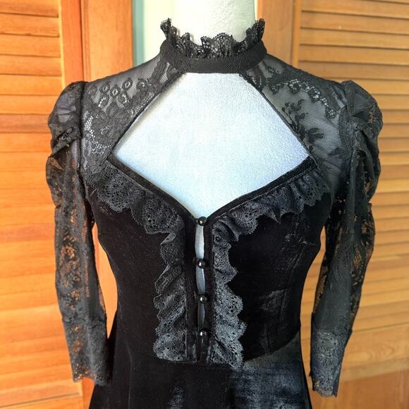 Killstar Gothic Victorian Lolita Black Velvet & Lace Window Mini Dress S - Picture 2 of 6